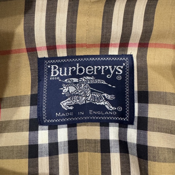 Burberry Vintage Trench - Picture 9 of 16